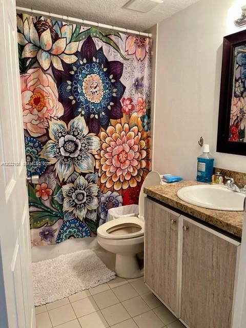 For Rent: $2,400 (3 beds, 2 baths, 1018 Square Feet)