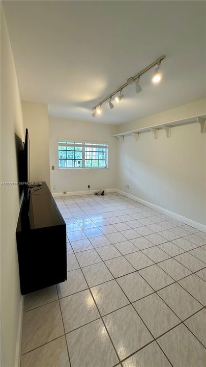 For Rent: $9,500 (4 beds, 2 baths, 1714 Square Feet)