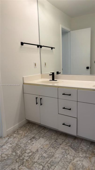 For Rent: $9,500 (4 beds, 2 baths, 1714 Square Feet)
