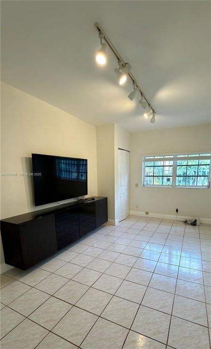 For Rent: $9,500 (4 beds, 2 baths, 1714 Square Feet)