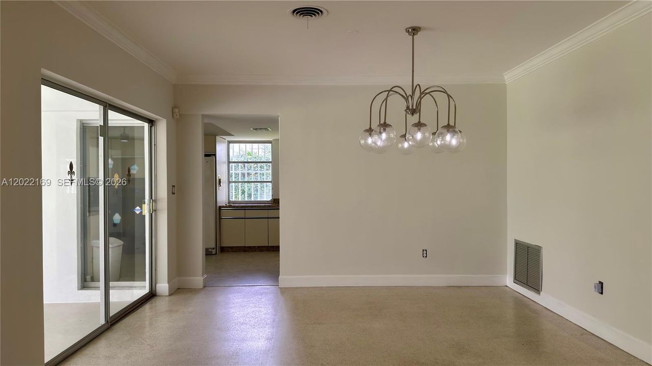 For Rent: $9,500 (4 beds, 2 baths, 1714 Square Feet)
