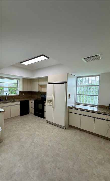 For Rent: $9,500 (4 beds, 2 baths, 1714 Square Feet)
