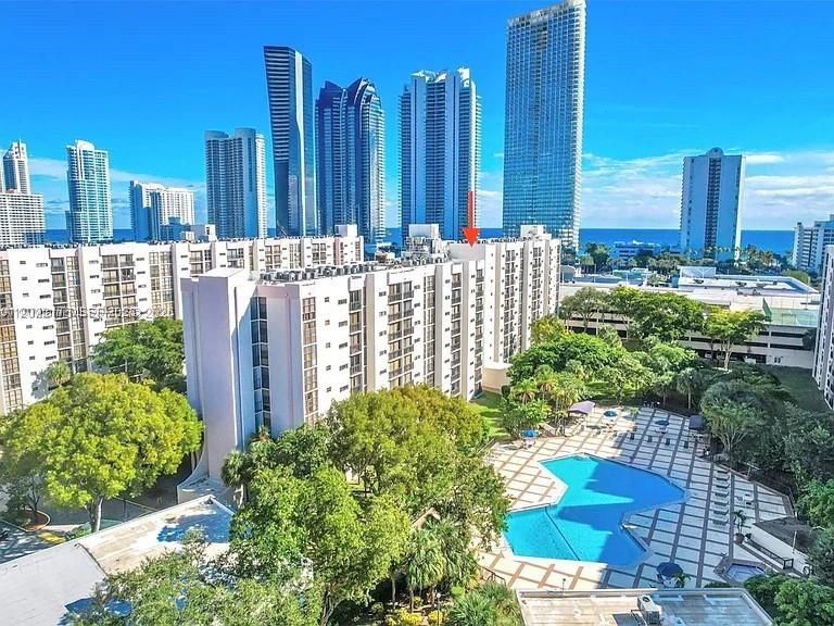 For Sale: $245,000 (1 beds, 1 baths, 767 Square Feet)