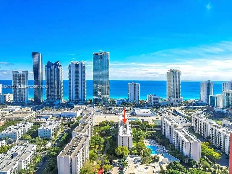 For Sale: $245,000 (1 beds, 1 baths, 767 Square Feet)