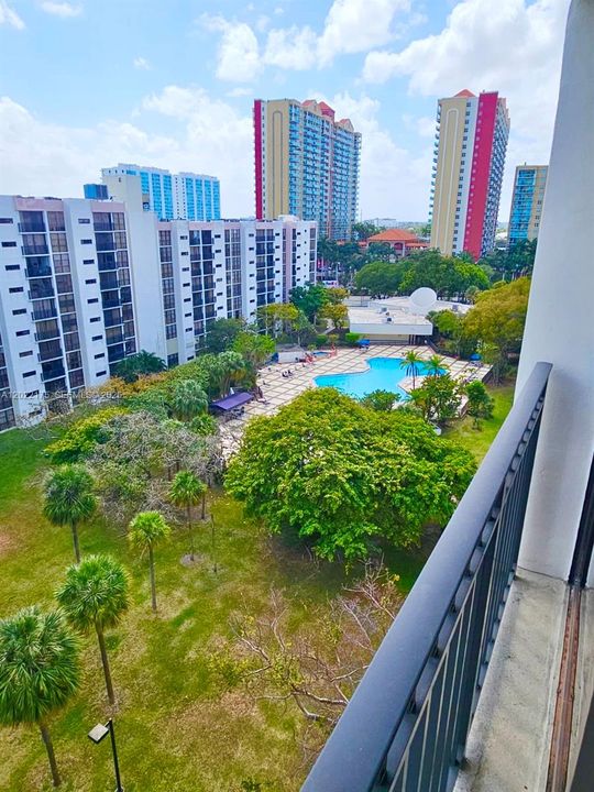 For Sale: $245,000 (1 beds, 1 baths, 767 Square Feet)