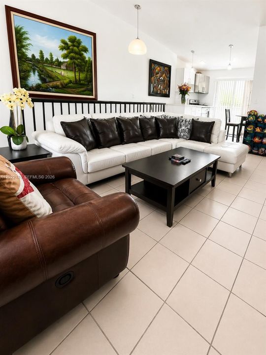 En Venta: $300,000 (2 camas, 2 baños, 980 Pies cuadrados)