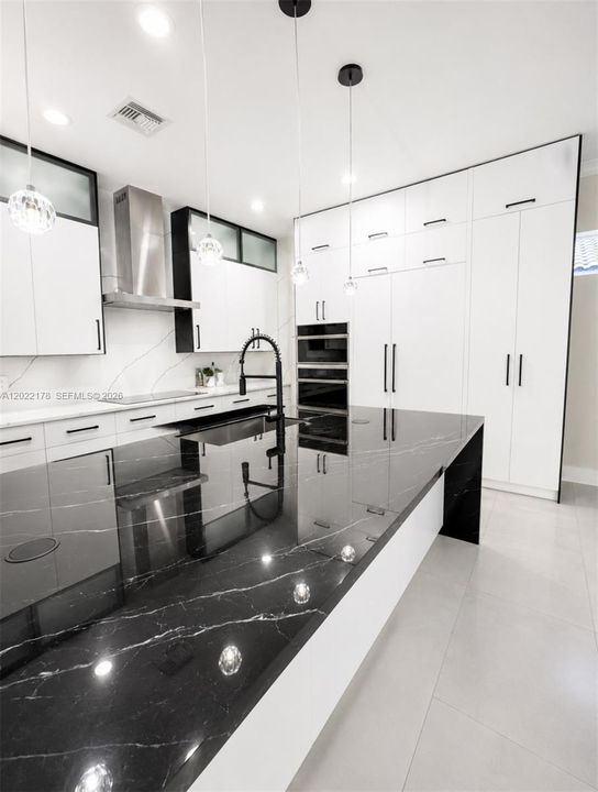 В аренду: $7,200 (4 спален, 3 ванн, 2665 Квадратных фут)