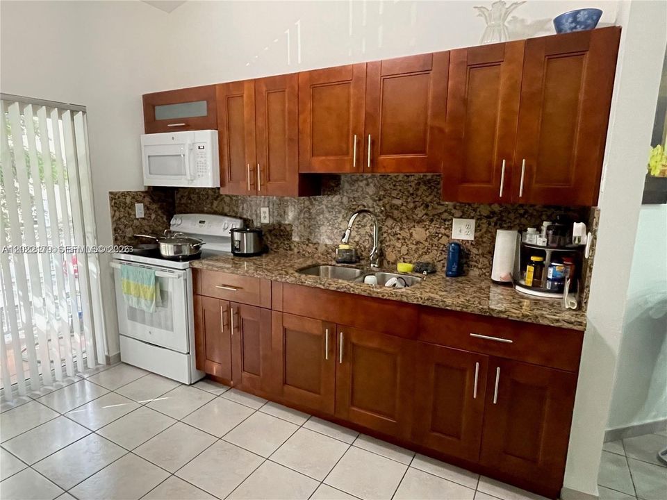 For Sale: $340,000 (3 beds, 2 baths, 1190 Square Feet)