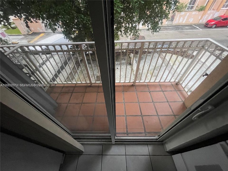 For Sale: $340,000 (3 beds, 2 baths, 1190 Square Feet)