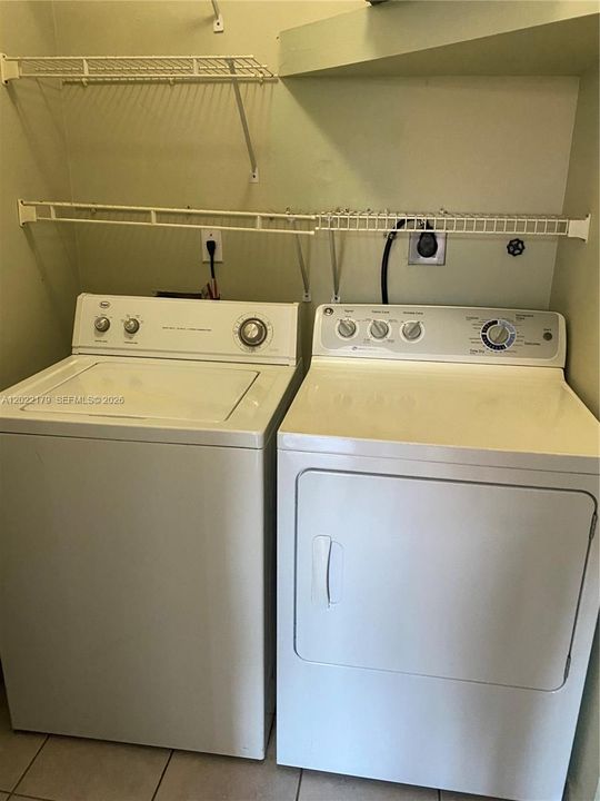 For Sale: $340,000 (3 beds, 2 baths, 1190 Square Feet)