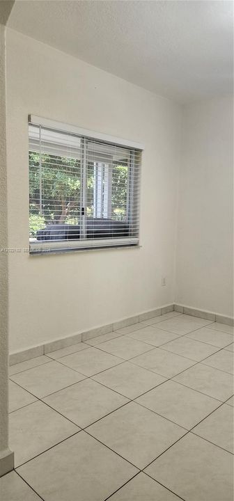 Под контрактом: $3,800 (3 спален, 2 ванн, 1523 Квадратных фут)