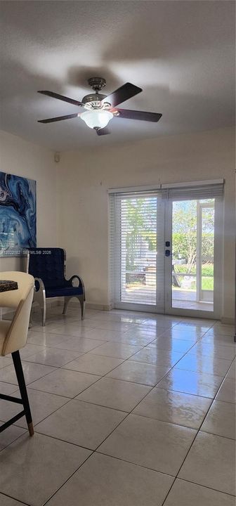 Под контрактом: $3,800 (3 спален, 2 ванн, 1523 Квадратных фут)