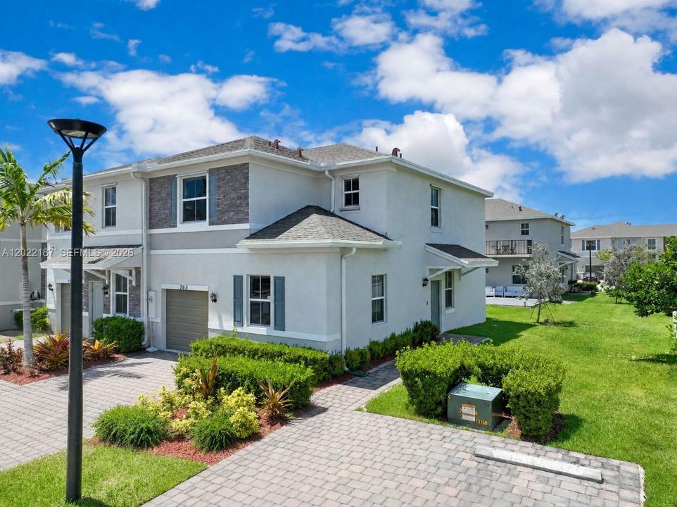 For Sale: $399,315 (4 beds, 3 baths, 1757 Square Feet)