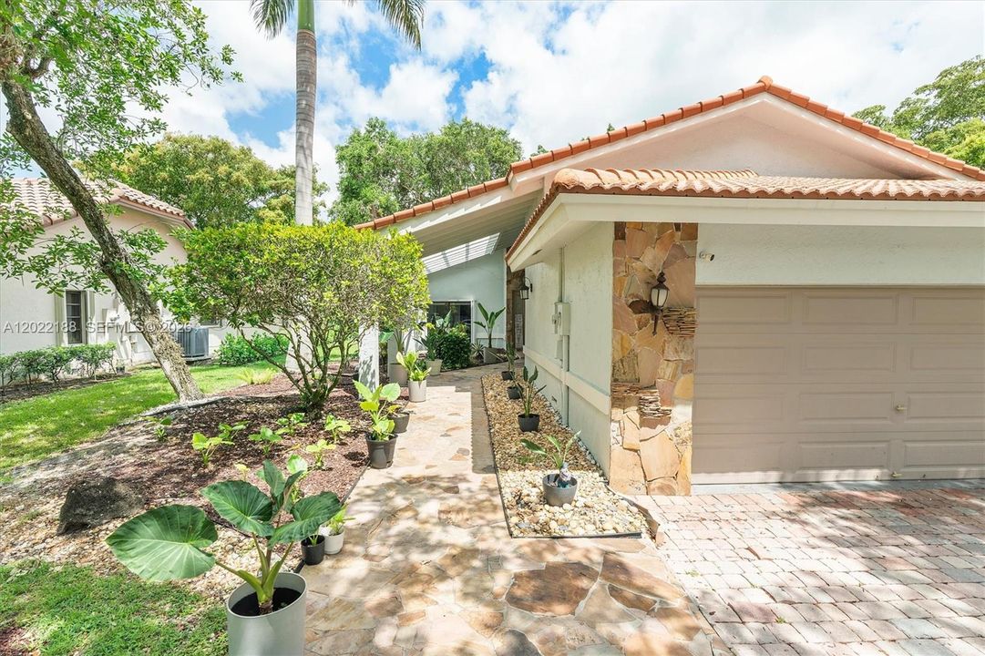 For Sale: $899,000 (4 beds, 2 baths, 2401 Square Feet)