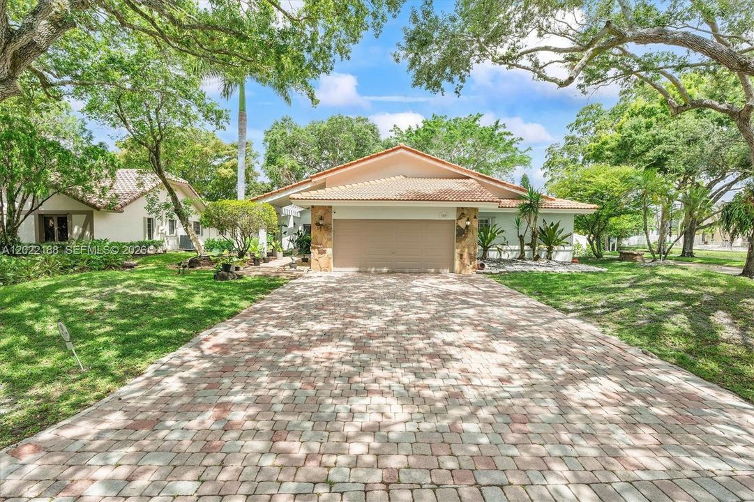 For Sale: $899,000 (4 beds, 2 baths, 2401 Square Feet)