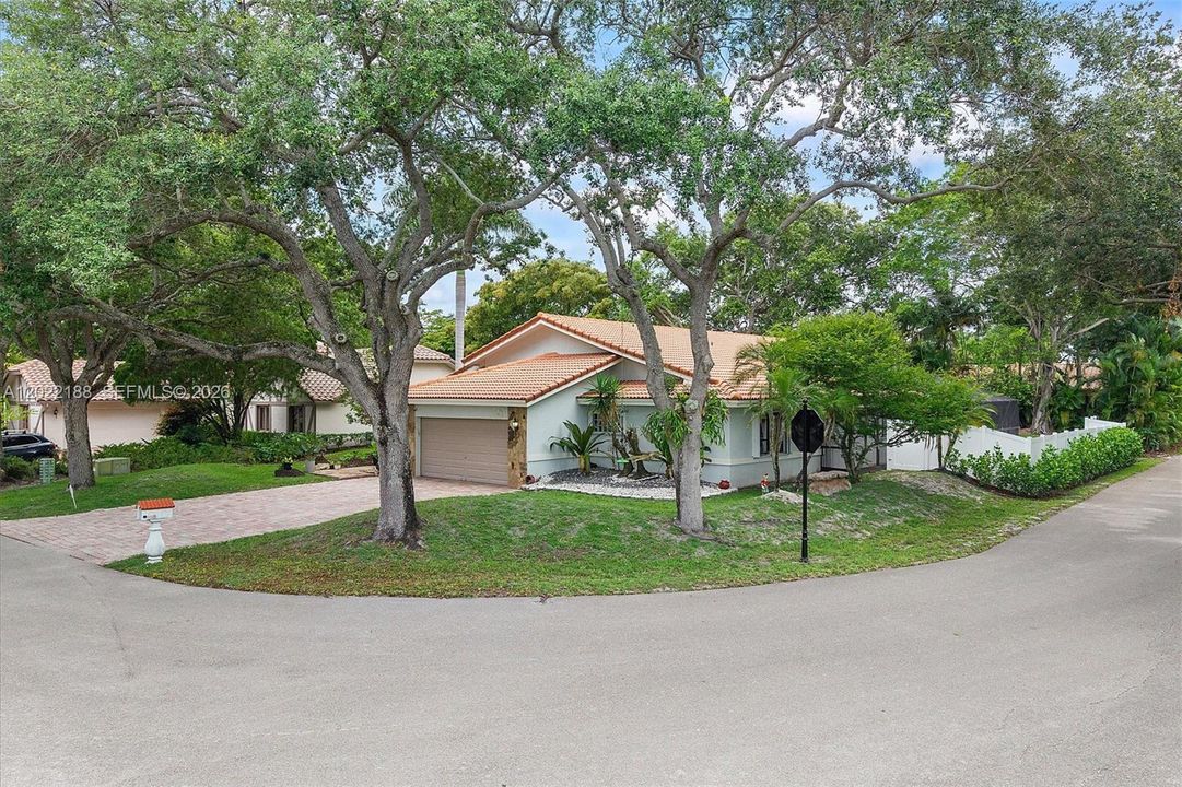 For Sale: $899,000 (4 beds, 2 baths, 2401 Square Feet)
