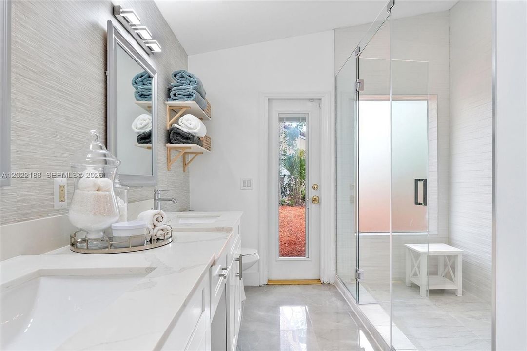 For Sale: $899,000 (4 beds, 2 baths, 2401 Square Feet)