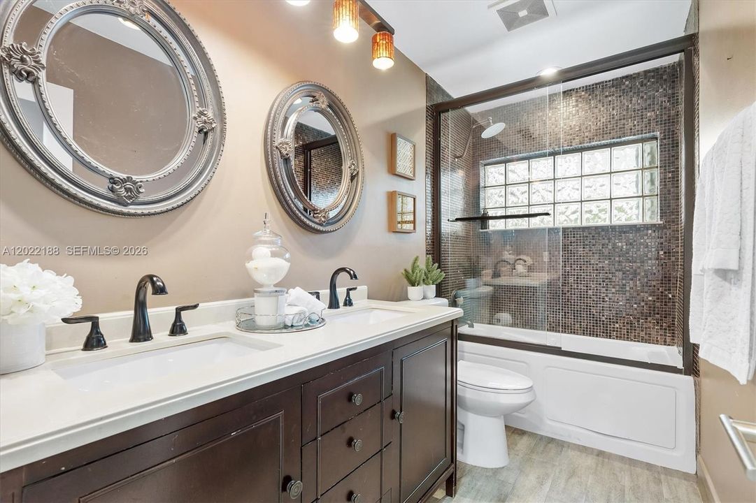 For Sale: $899,000 (4 beds, 2 baths, 2401 Square Feet)