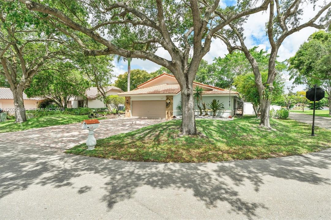 For Sale: $899,000 (4 beds, 2 baths, 2401 Square Feet)