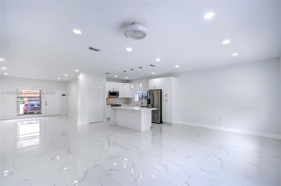 En Renta: $3,599 (3 camas, 2 baños, 1681 Pies cuadrados)