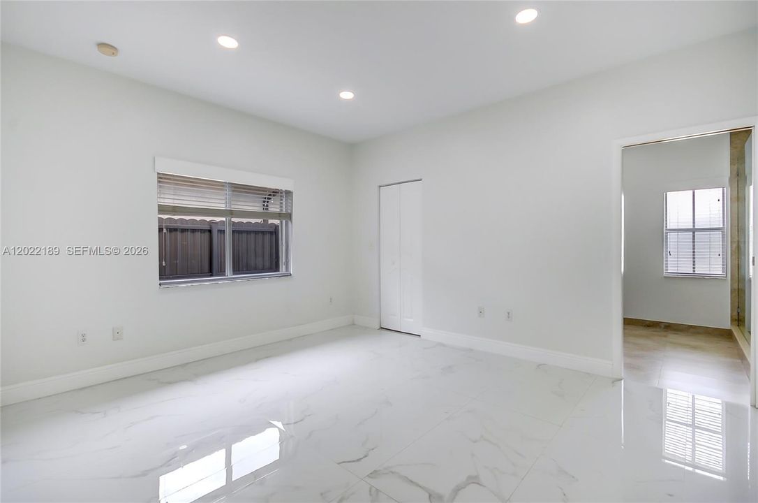 En Renta: $3,599 (3 camas, 2 baños, 1681 Pies cuadrados)