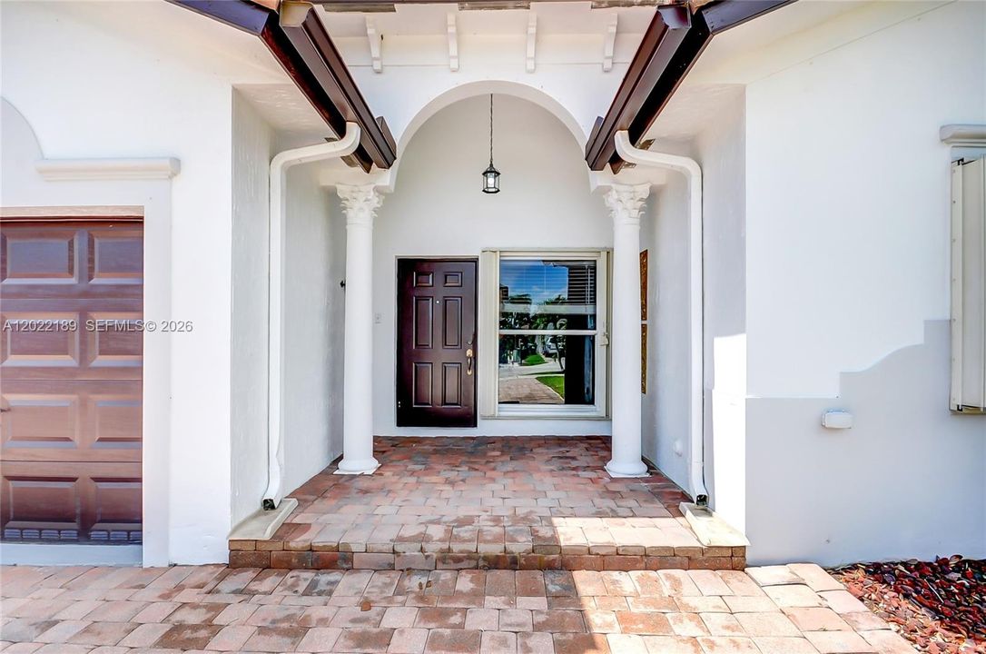 En Renta: $3,599 (3 camas, 2 baños, 1681 Pies cuadrados)