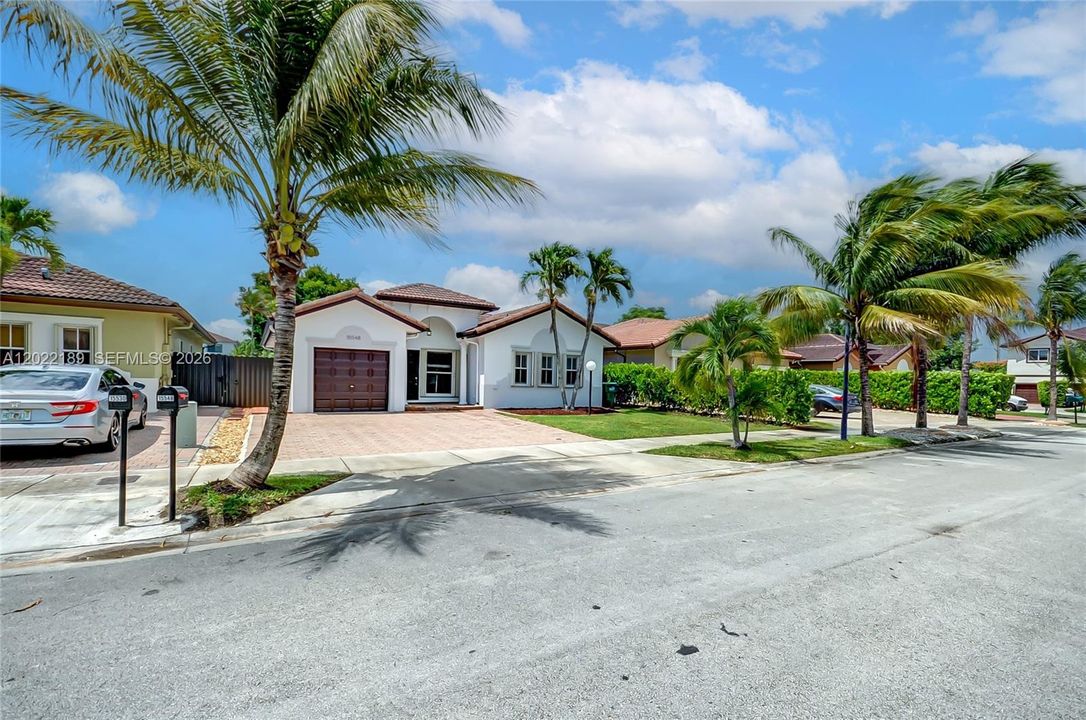 En Renta: $3,599 (3 camas, 2 baños, 1681 Pies cuadrados)