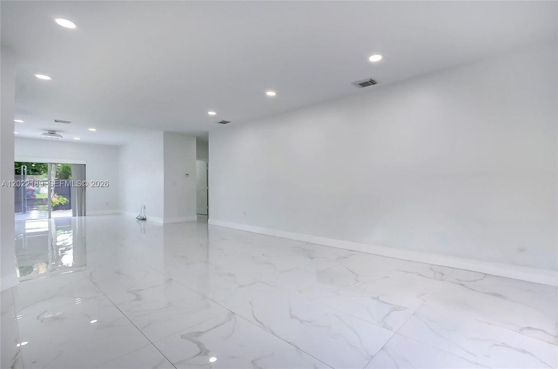 En Renta: $3,599 (3 camas, 2 baños, 1681 Pies cuadrados)