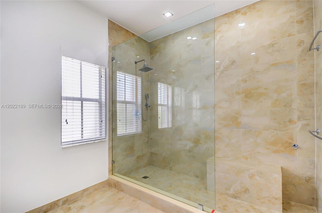 En Renta: $3,599 (3 camas, 2 baños, 1681 Pies cuadrados)