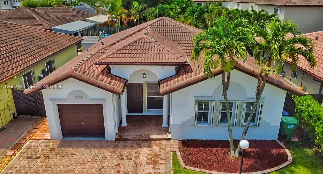 En Renta: $3,599 (3 camas, 2 baños, 1681 Pies cuadrados)