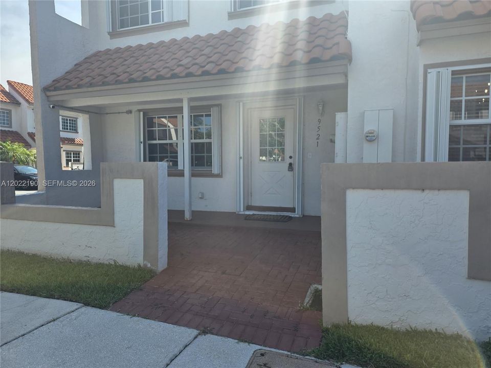 For Rent: $3,000 (3 beds, 2 baths, 1580 Square Feet)