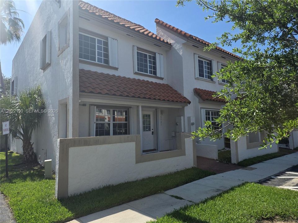 For Rent: $3,000 (3 beds, 2 baths, 1580 Square Feet)