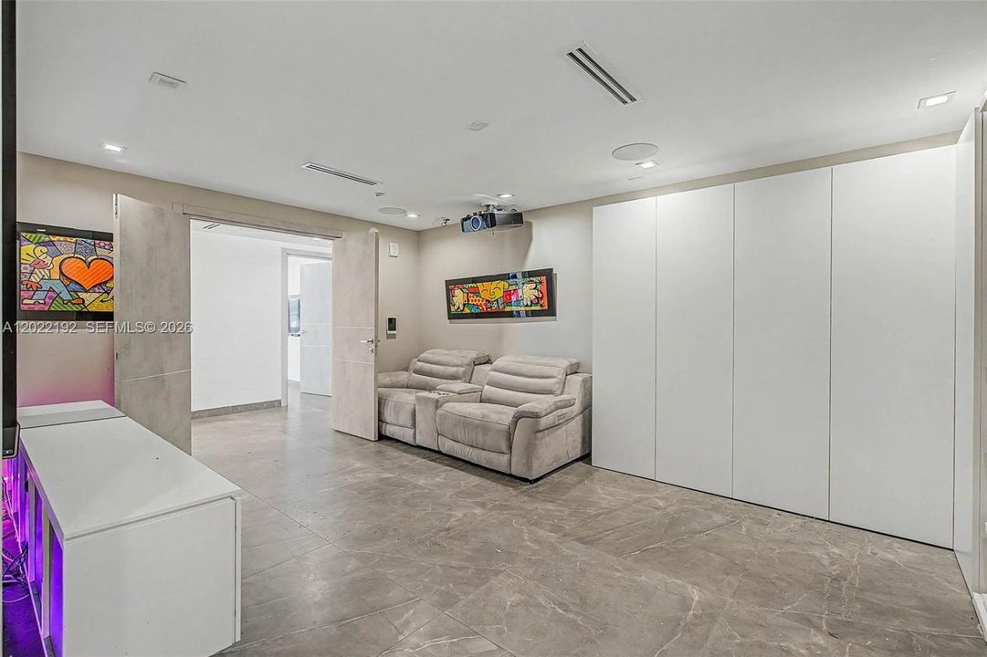 For Sale: $2,950,000 (6 beds, 4 baths, 3794 Square Feet)