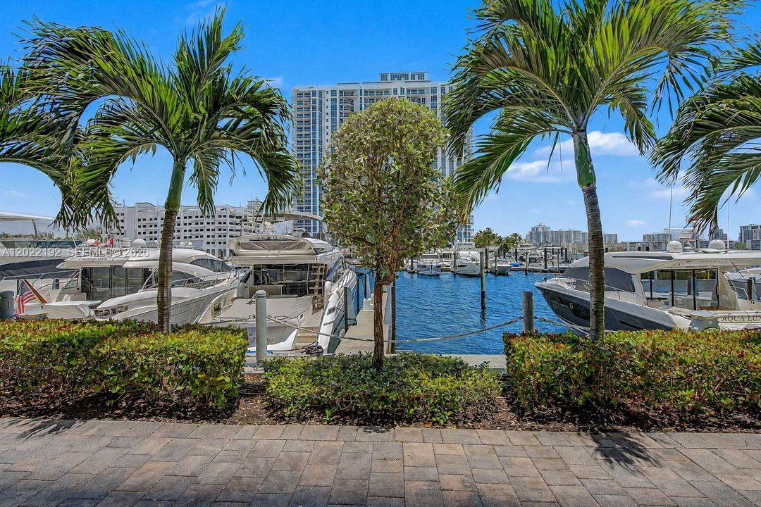 For Sale: $2,950,000 (6 beds, 4 baths, 3794 Square Feet)