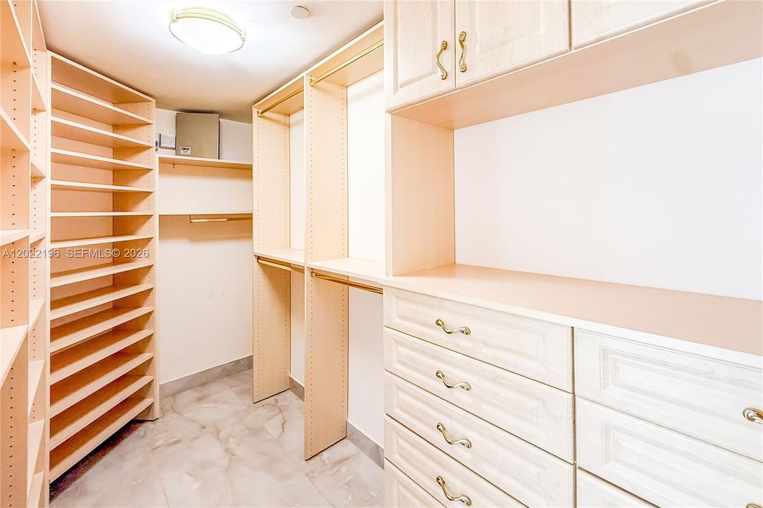 For Rent: $10,500 (3 beds, 2 baths, 2623 Square Feet)