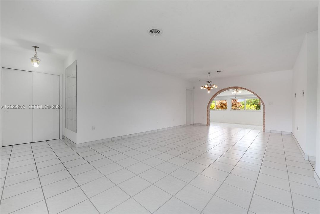 En Venta: $735,000 (3 camas, 2 baños, 1738 Pies cuadrados)