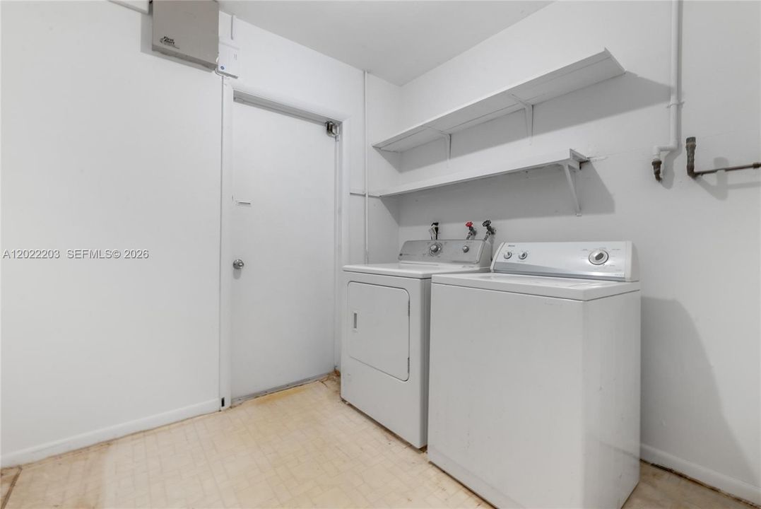 En Venta: $735,000 (3 camas, 2 baños, 1738 Pies cuadrados)