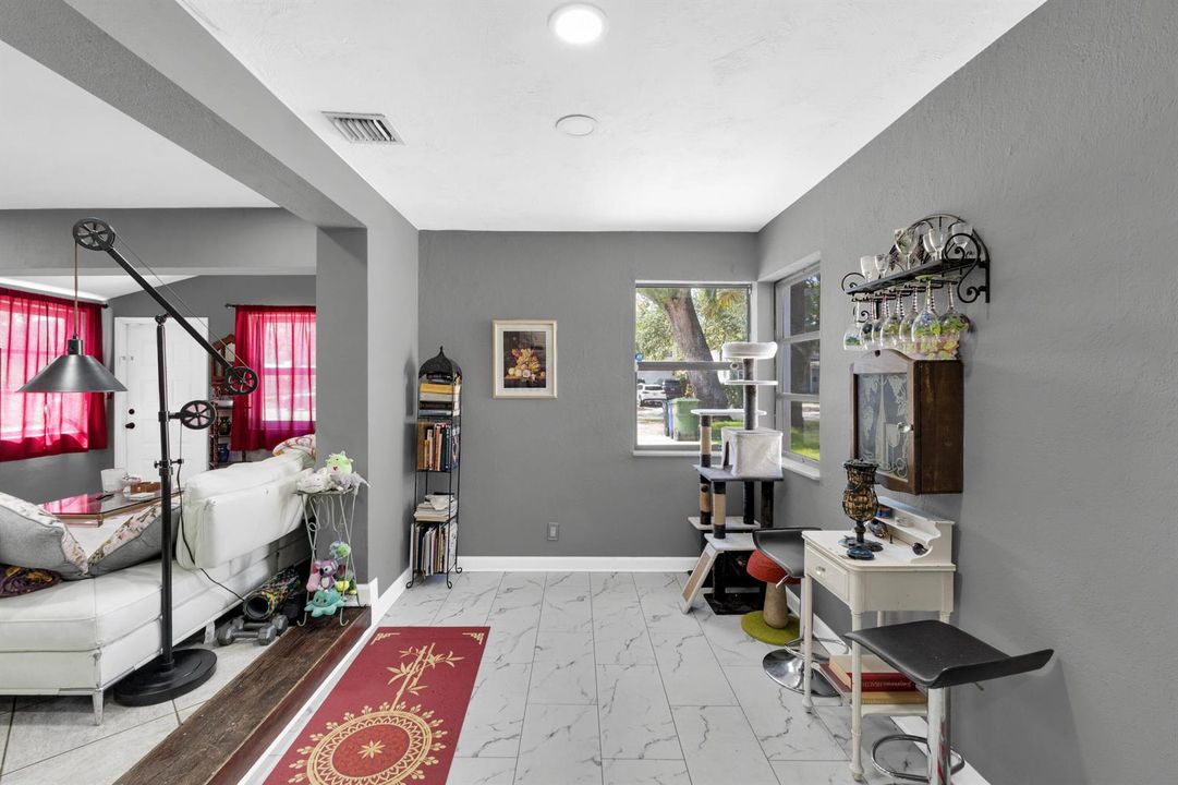 413 SW 11th St-16
