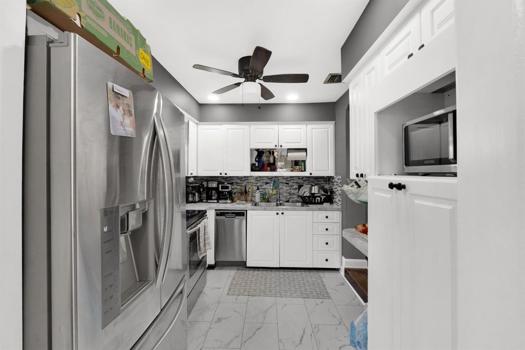 413 SW 11th St-17