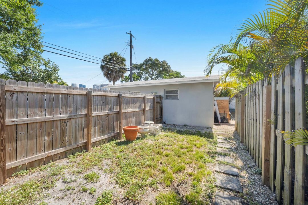 413 SW 11th St-8