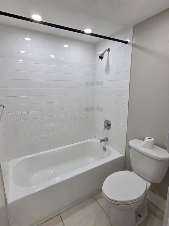 Active With Contract: $2,200 (2 beds, 2 baths, 936 Square Feet)