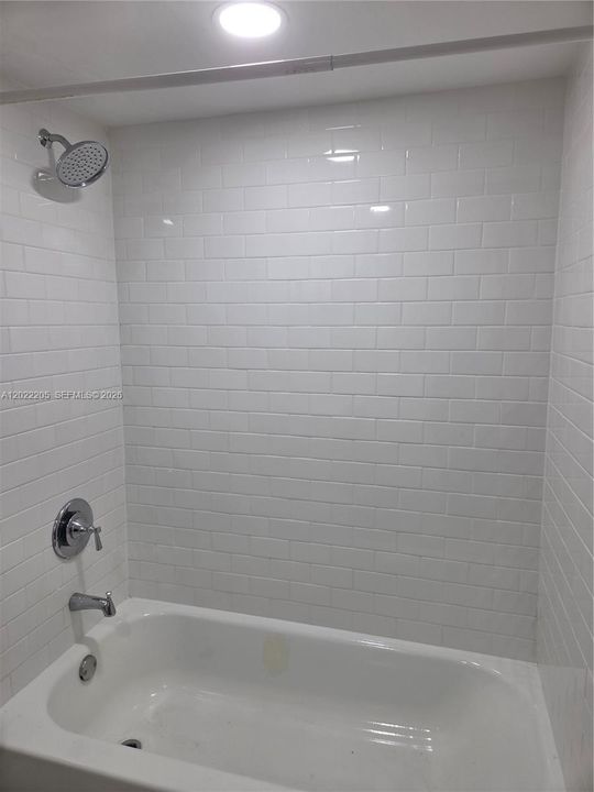 Active With Contract: $2,200 (2 beds, 2 baths, 936 Square Feet)