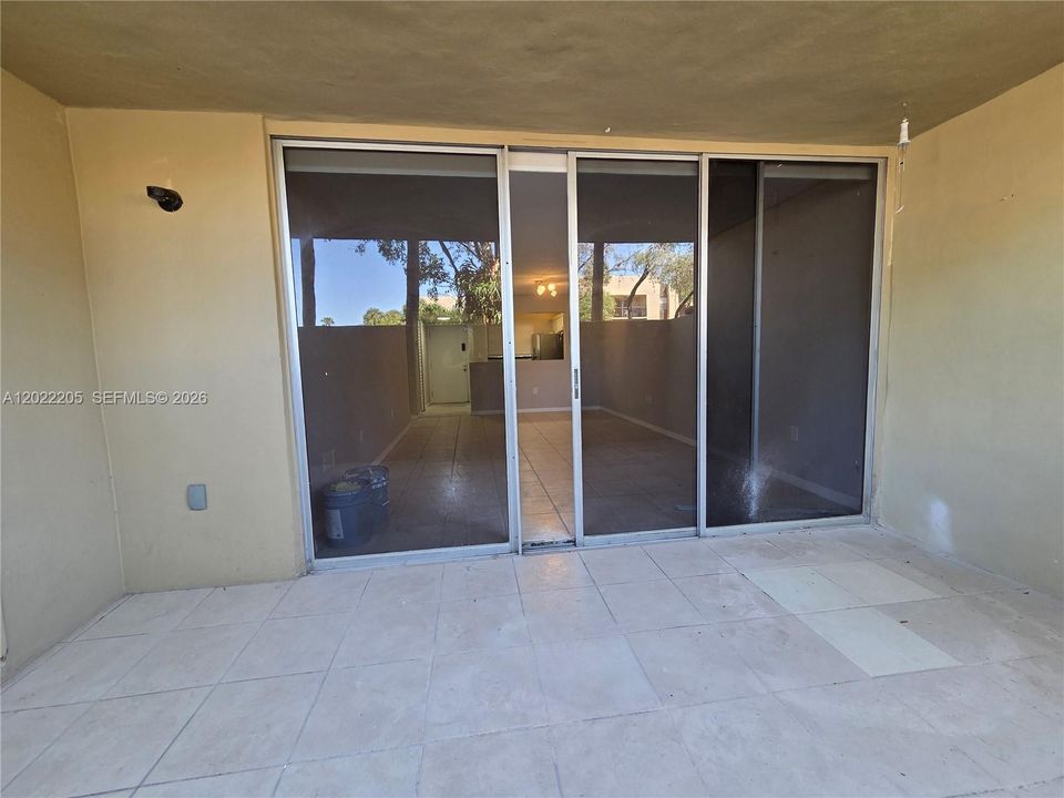 Active With Contract: $2,200 (2 beds, 2 baths, 936 Square Feet)