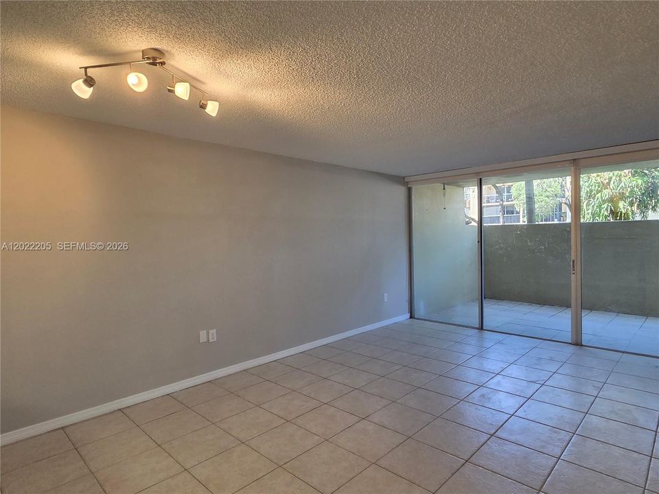 Active With Contract: $2,200 (2 beds, 2 baths, 936 Square Feet)