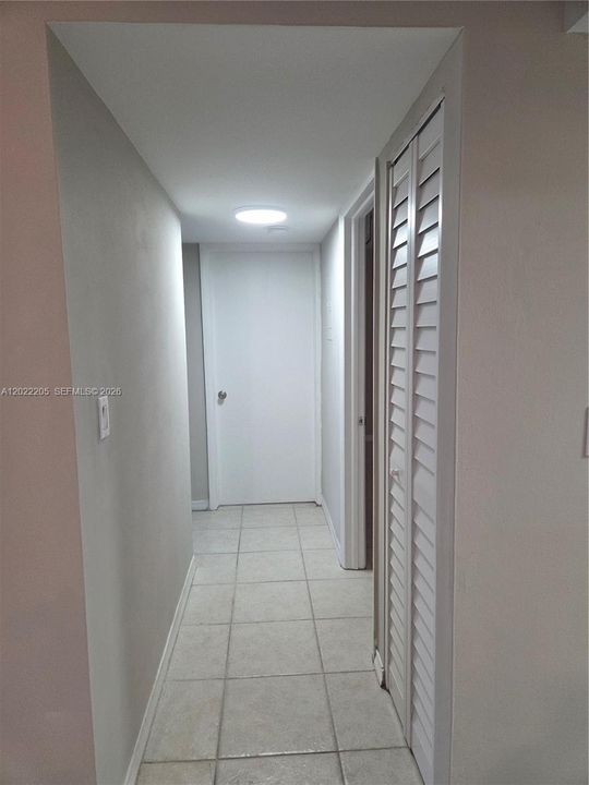 Active With Contract: $2,200 (2 beds, 2 baths, 936 Square Feet)