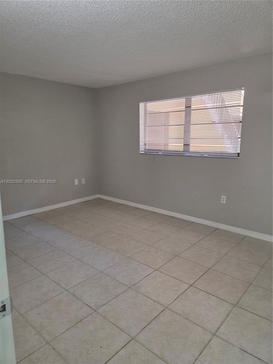 Active With Contract: $2,200 (2 beds, 2 baths, 936 Square Feet)