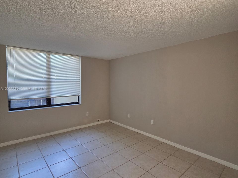 Active With Contract: $2,200 (2 beds, 2 baths, 936 Square Feet)