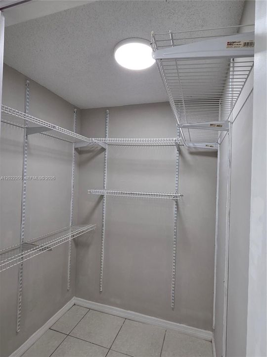 Active With Contract: $2,200 (2 beds, 2 baths, 936 Square Feet)