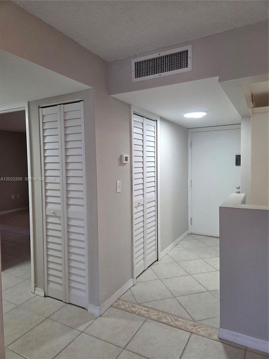 Active With Contract: $2,200 (2 beds, 2 baths, 936 Square Feet)
