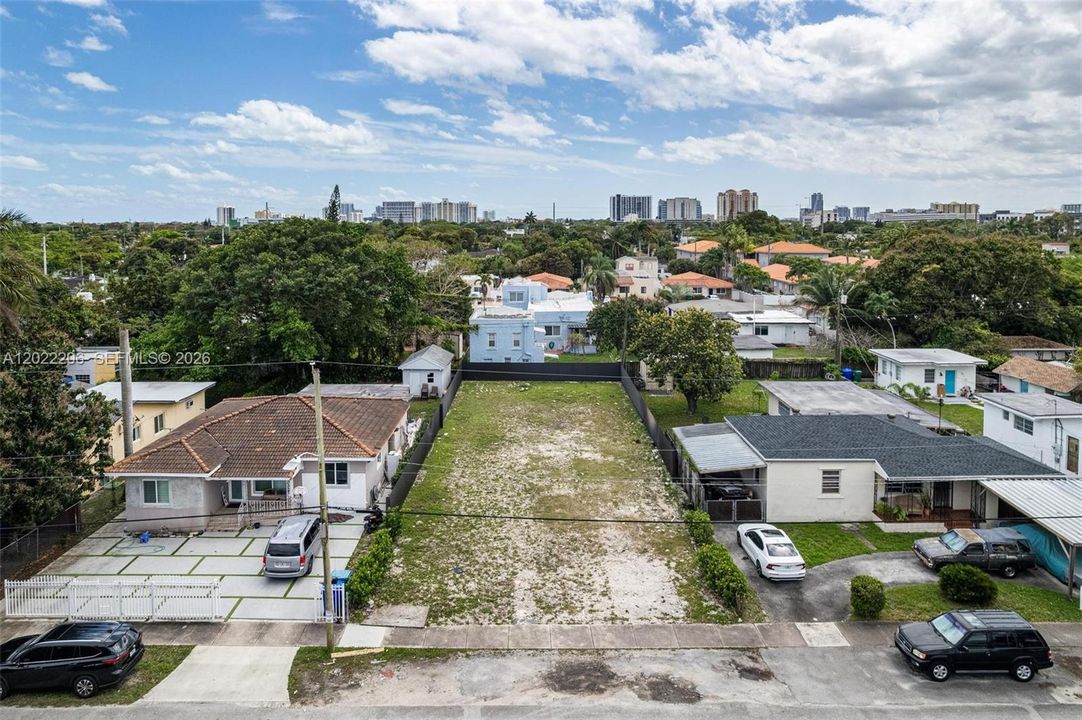 待售: $749,000 (0.50 acres)